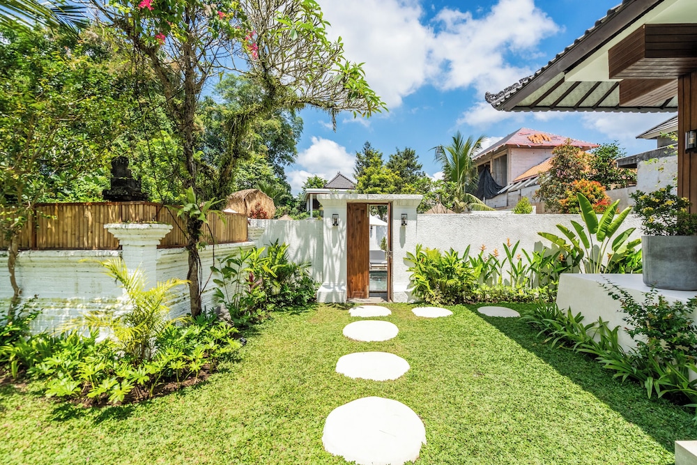 Sacred Jungle by EVDEkimi Ubud – Modern Villas and Apartments with Kitchens, Pools, & Personalized Concierge Service