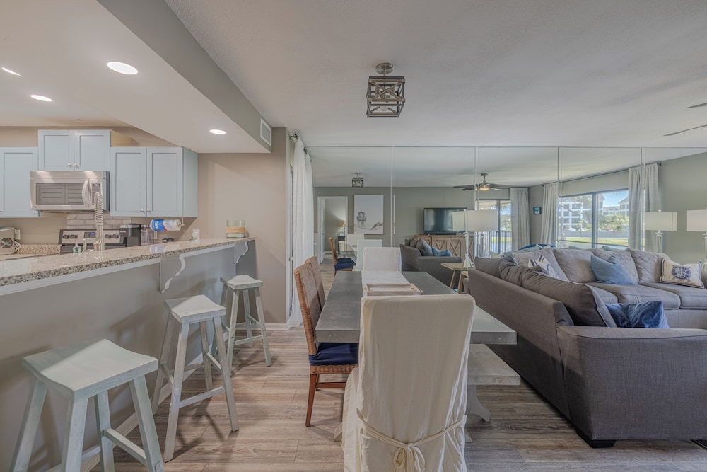 2BR Condo in Edgewater Resort With Golf, Tennis, Pools & Free Tram Service!