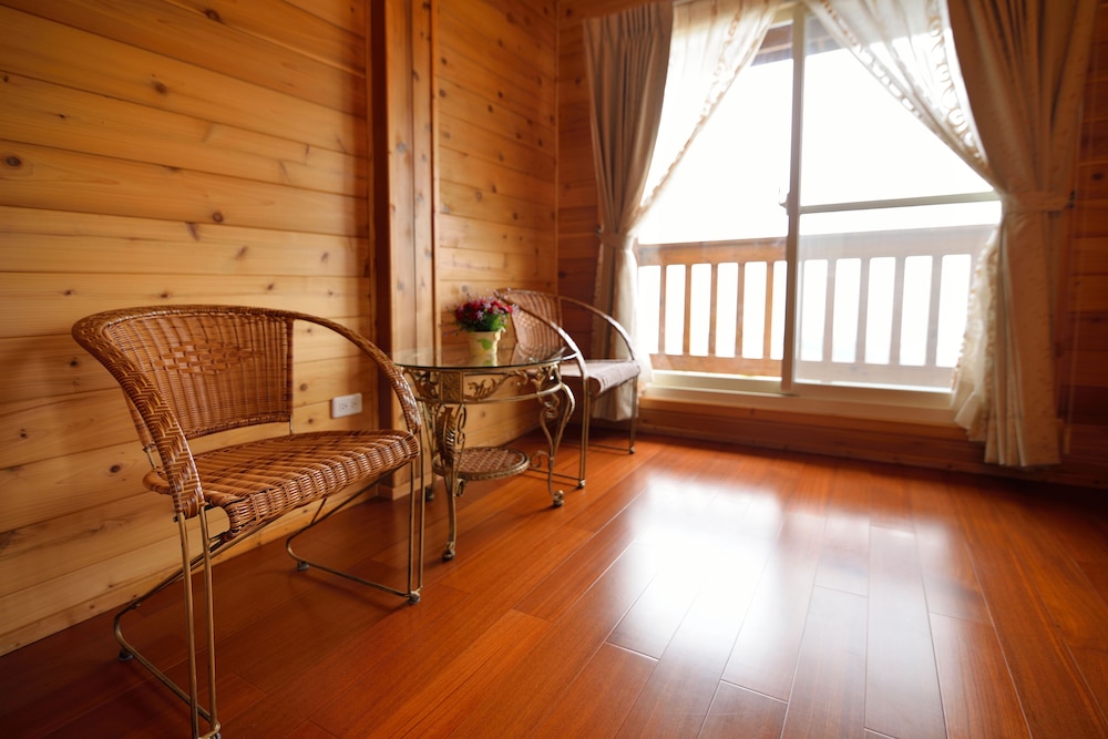 Sitou Flora's House B&B