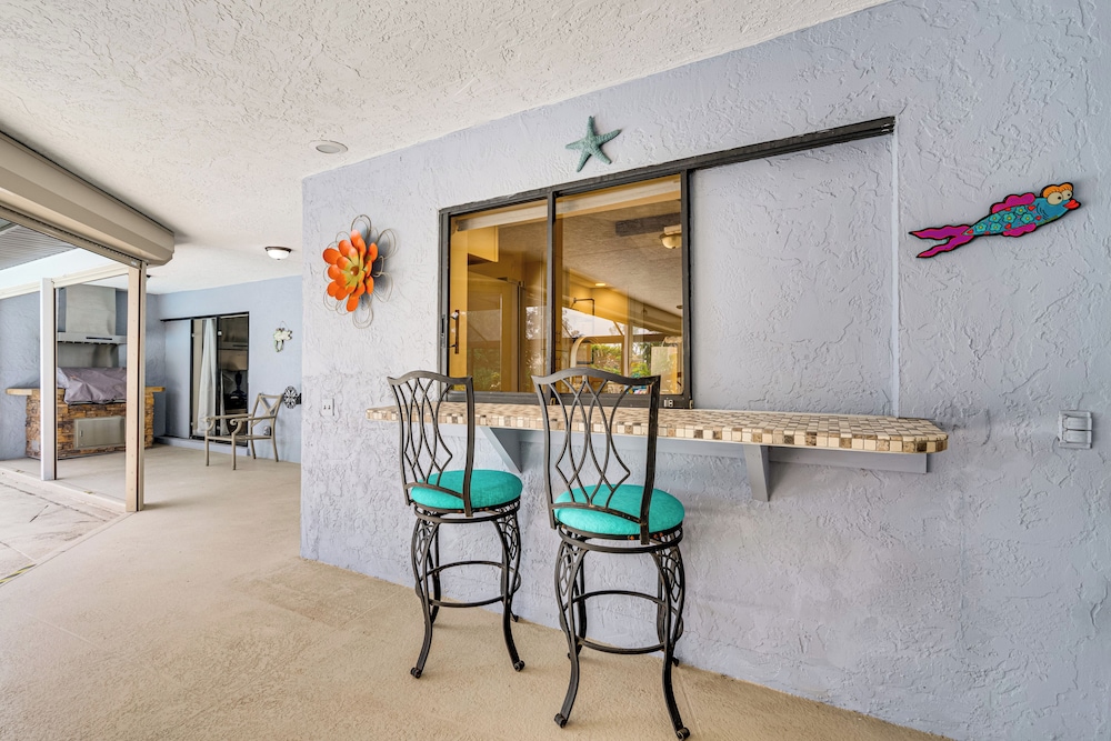 10 Mi to Beach: Poolside Paradise in Fort Myers!