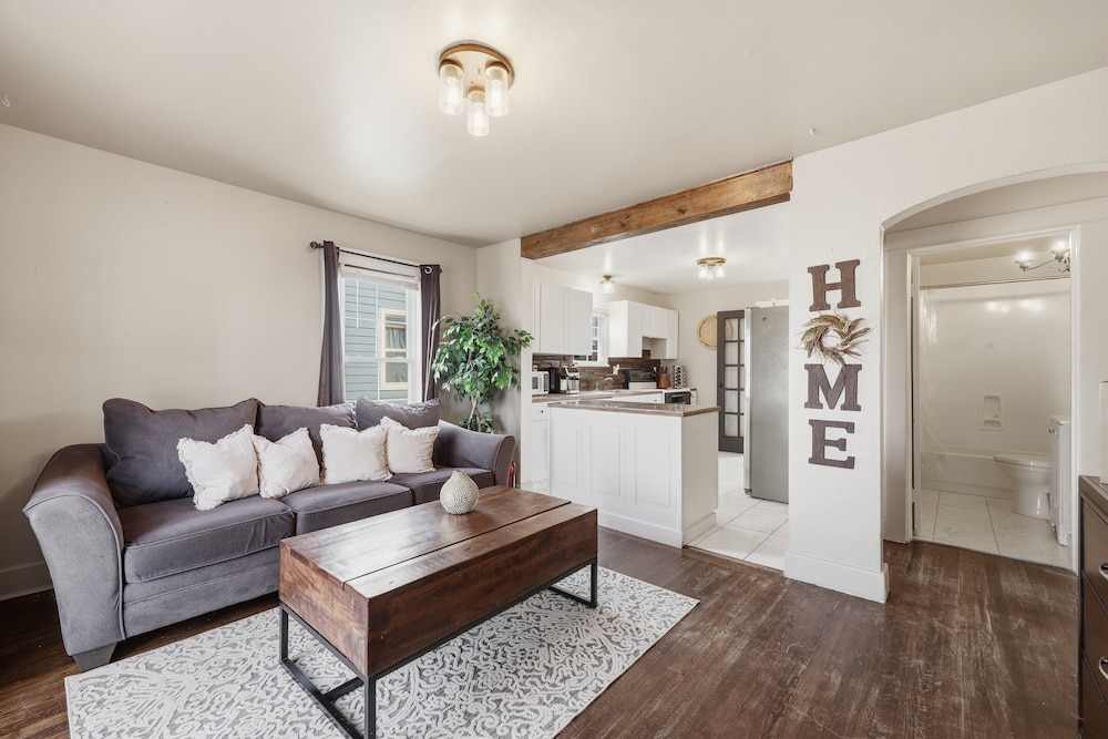 Cozy & Modern 3-bed Bungalow In Heart Of Greeley 3 Bedroom Bungalow