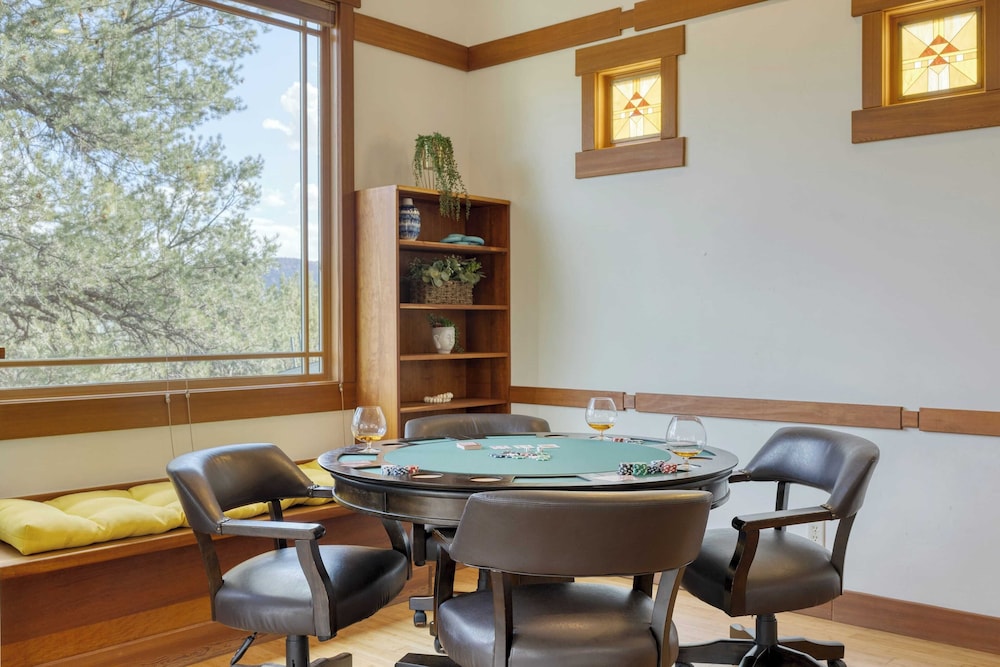 Cathedral View by Avantstay Pool Table + Hot Tub