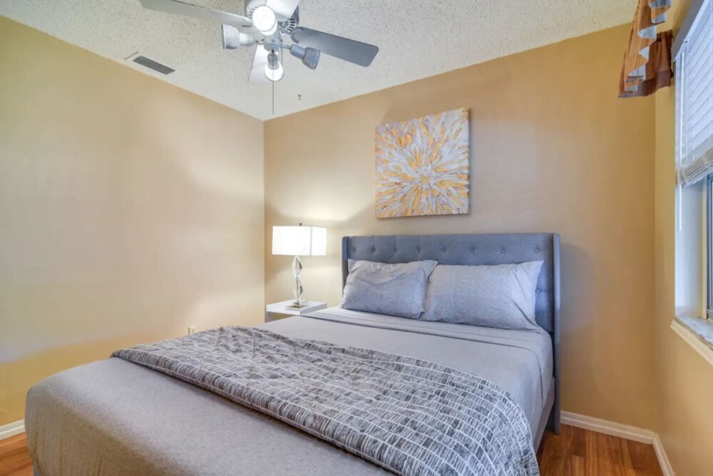 Home Close to Saint Pete Pier new Spacious