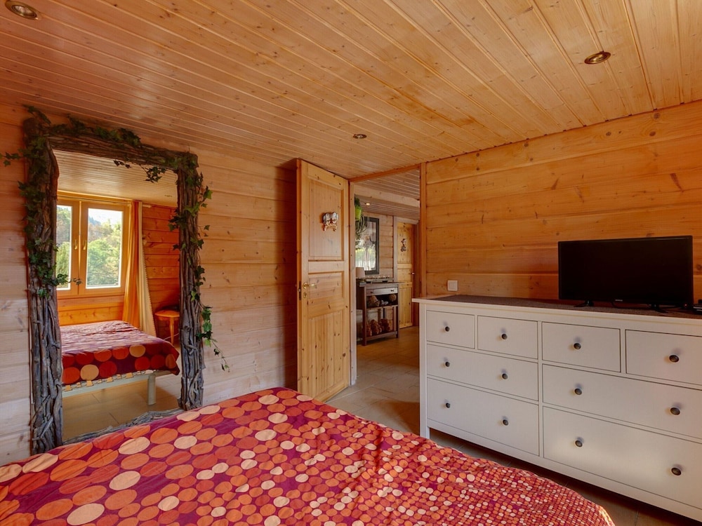 Riverside Chalet Retreat