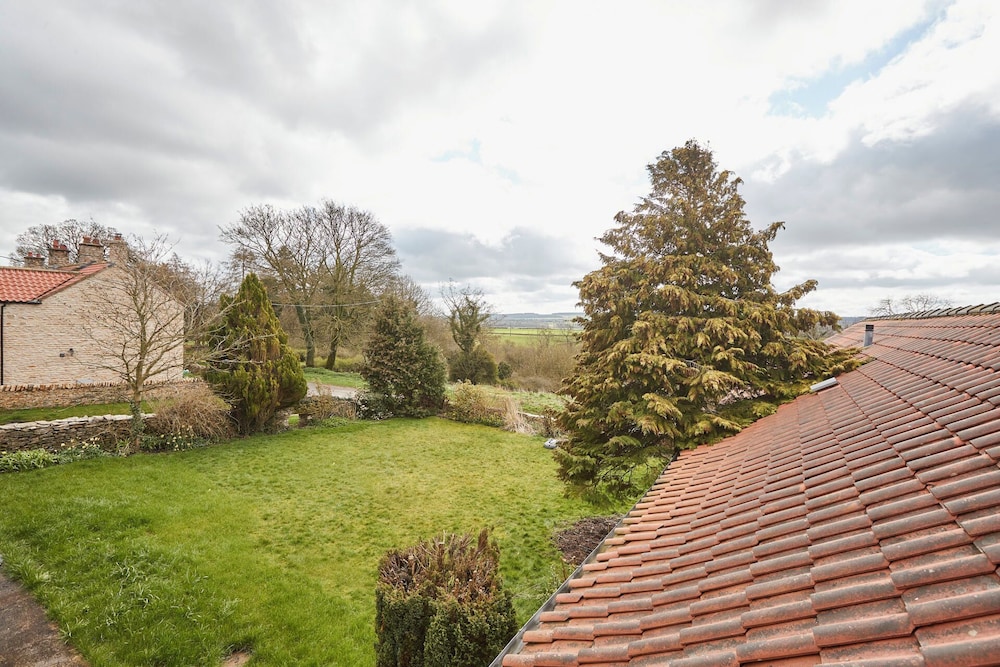 Host Stay Granary Cottage view 4