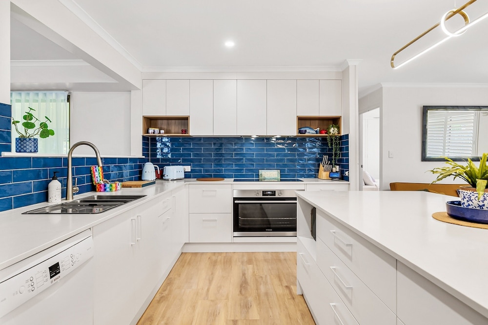 Family Home Near Cafes and Surf Beaches