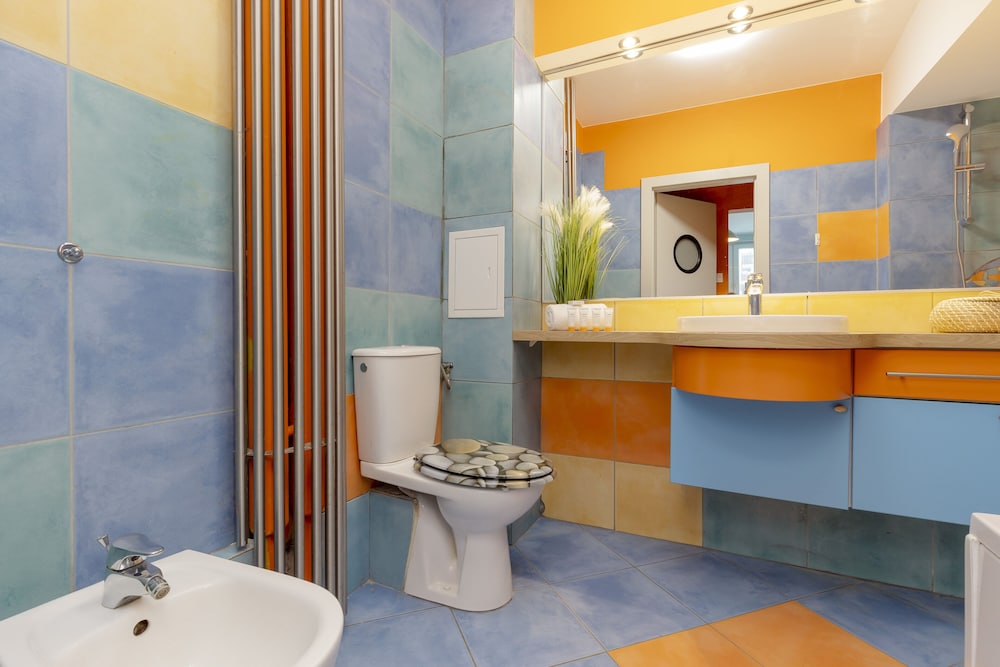 Colorful Apartment in Warsaw by Renters view 3