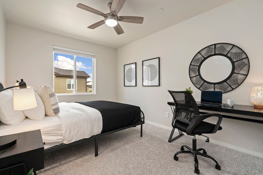 Mosaic Modern - Dog Friendly, Pool + King Suite