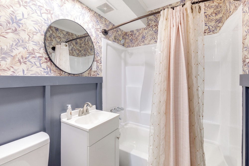 3 Mi to Downtown: Getaway in Richmond
