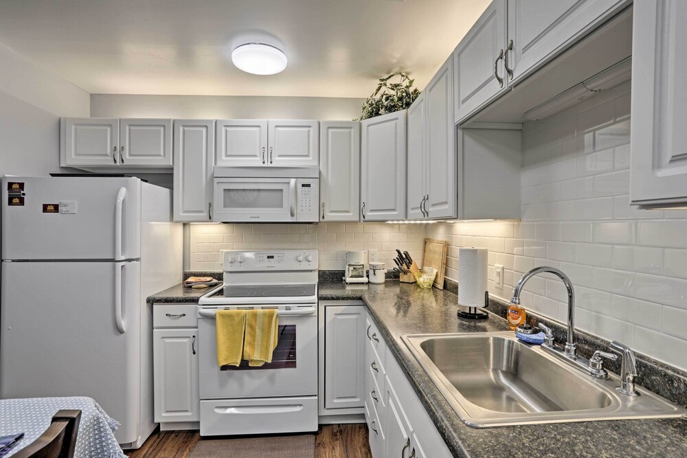 Laramie Vacations - Historic Laramie Condo - 3 Blocks to Downtown  UW - Property Image 3