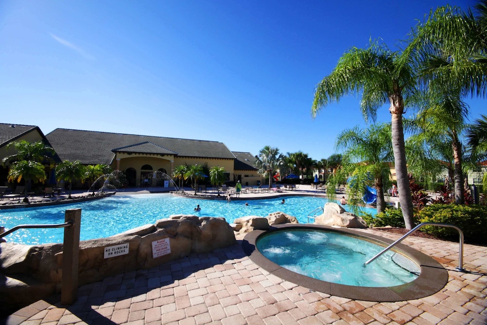 Paradise 4Bd w Private Pool Waterpark 8951