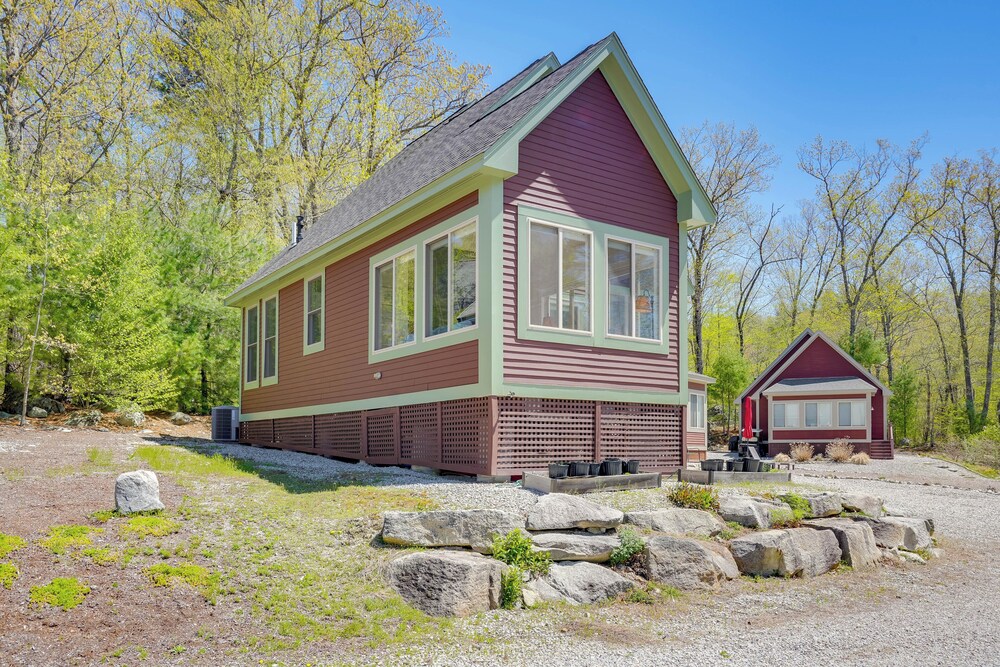Lake Access & Pools: Sun-soaked Westford Cottage!
