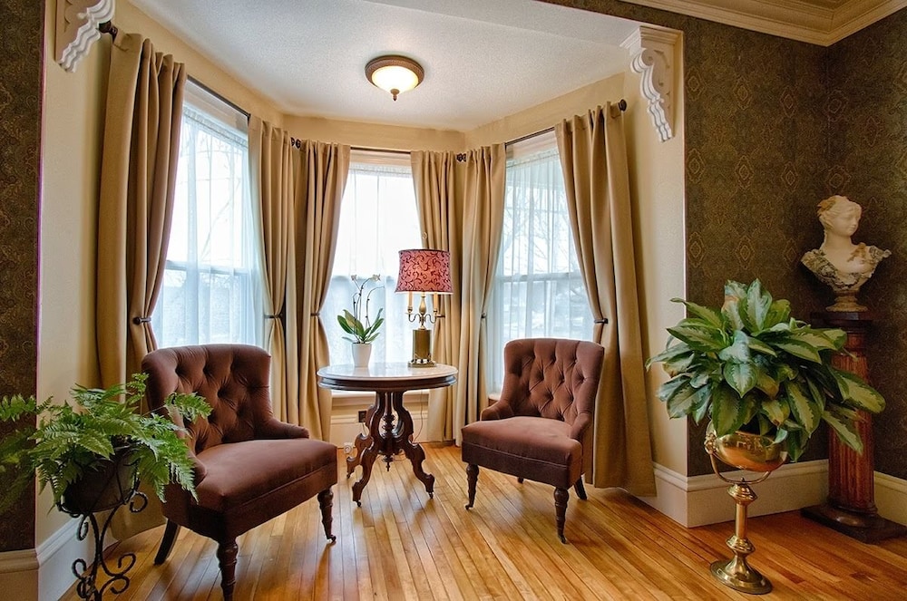 Rayski Guest House