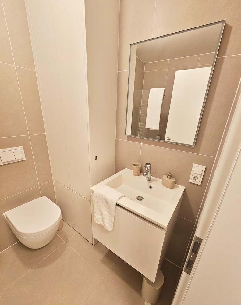 Cozy one bedroom with convenient parking