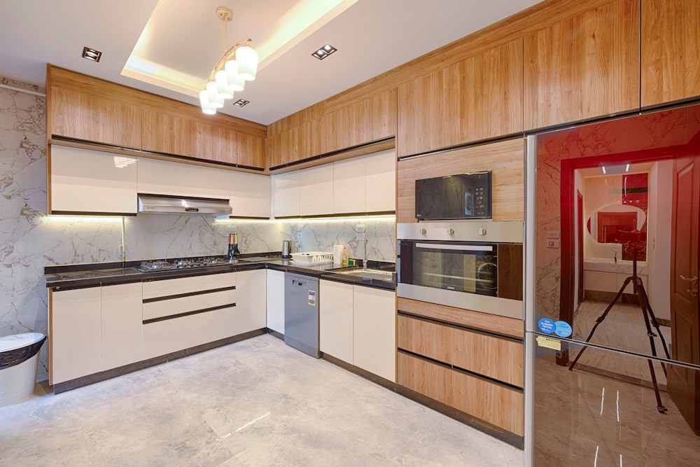 Vesta - Luxury Villa - 3BR - CFC I