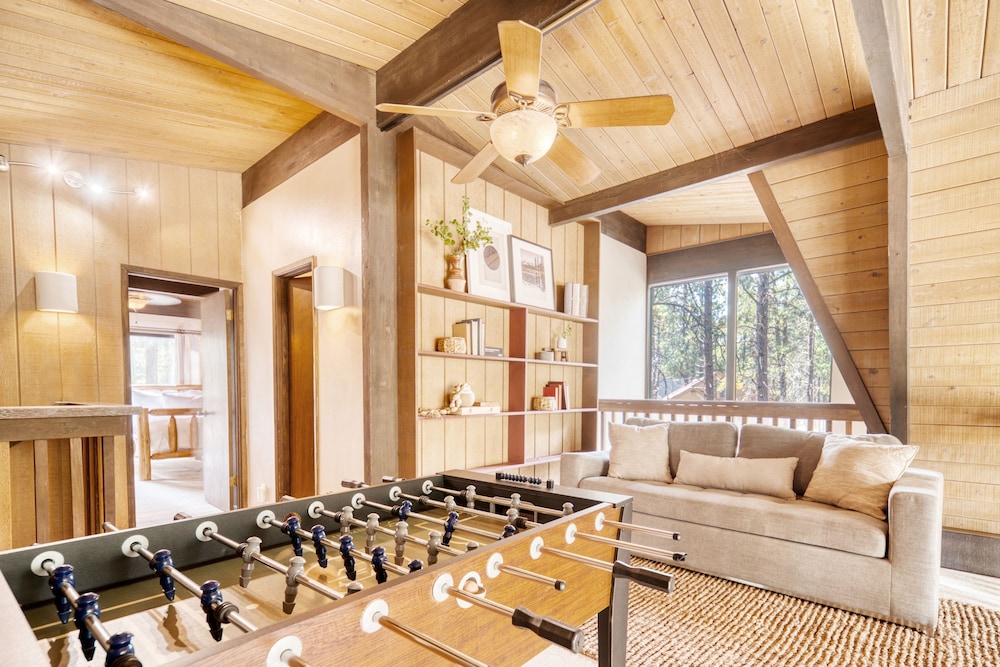Alder by Avantstay Moody Retreat Patio Hot Tub in Sunriver