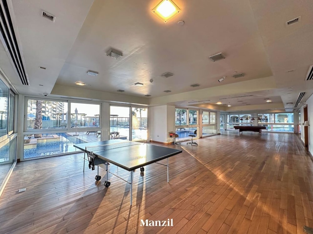 2BR Maid Enjoy Sea Views Palm Jumeirah