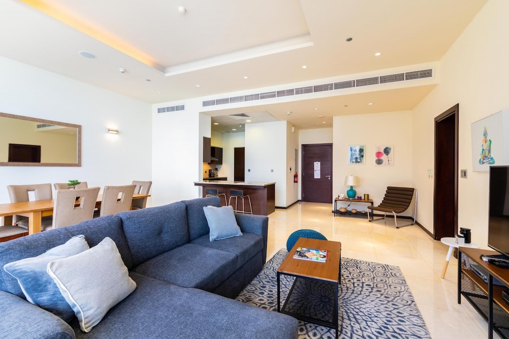 Splendid Sea View Apartment on Palm Jumeirah