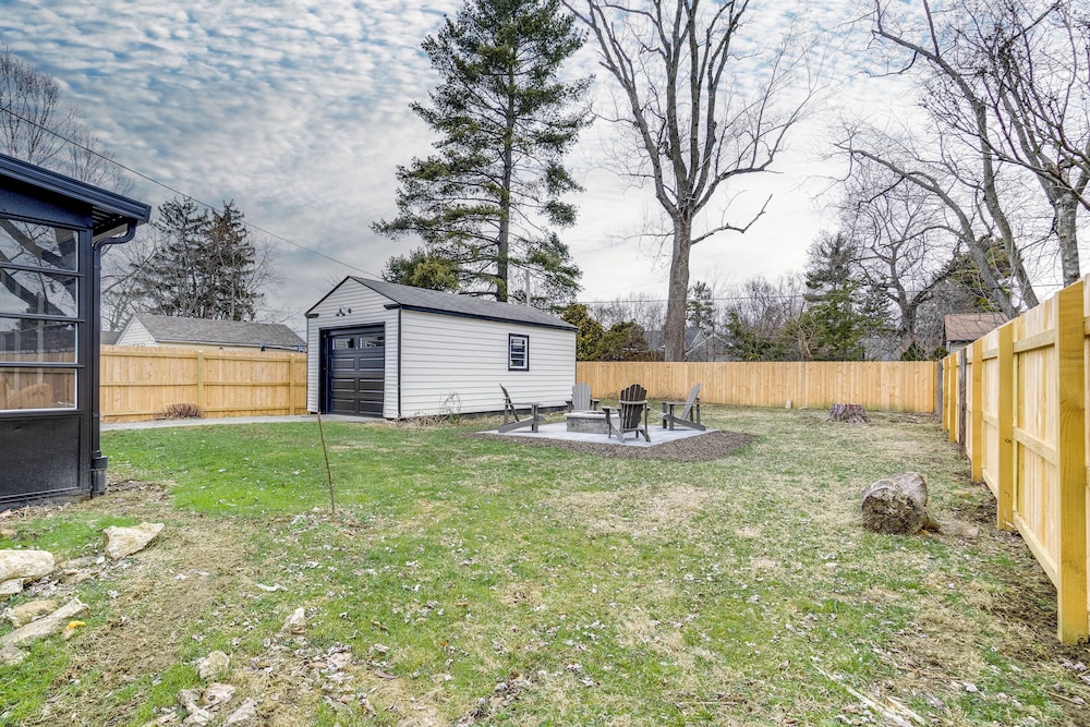 Screened Patio & Fire Pit: Modern Westerville Home