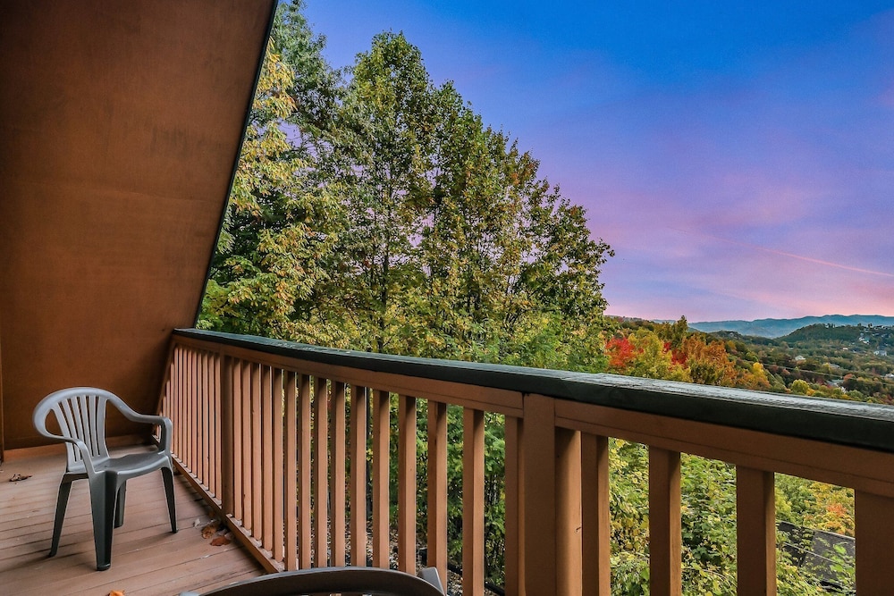 Smoky Mountain Bliss 2 Bedroom Cabin