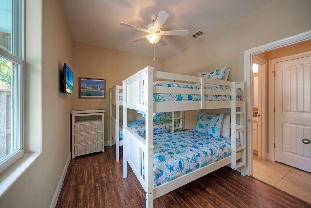Palm Palace by Avantstay Pool Amazing Old Town Location