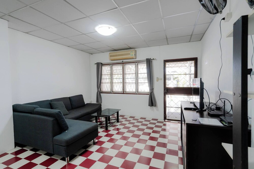 Charming 2-bedroom House in Hua Hin Soi 80,12-minute Walk to Beach