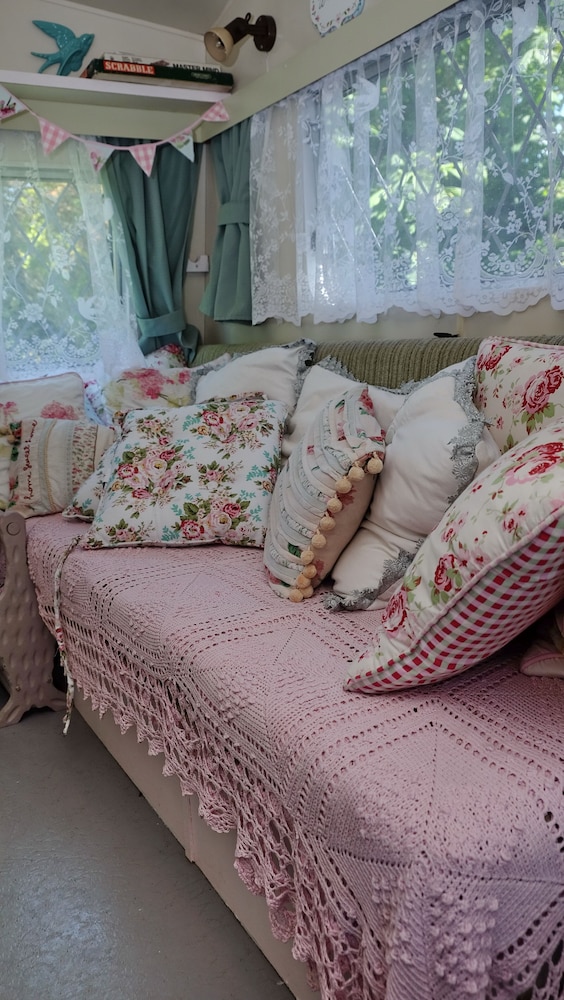 Kitty Unique 60s Caravan set in Pretty Garden view 5