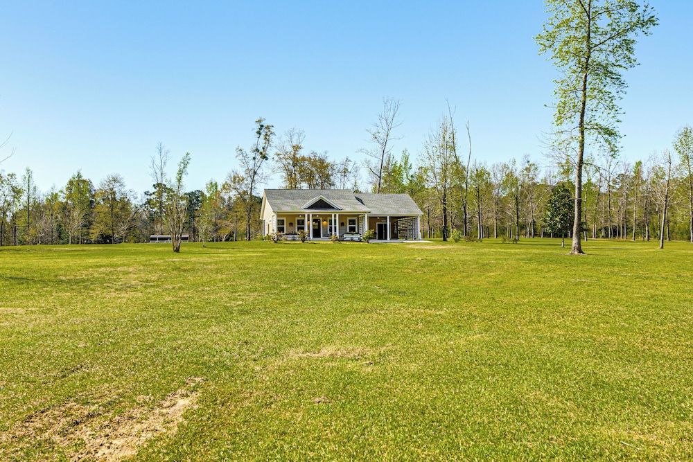 18 Mi to Fsu: Quaint Cottage on 8 Acres w/ Grill!