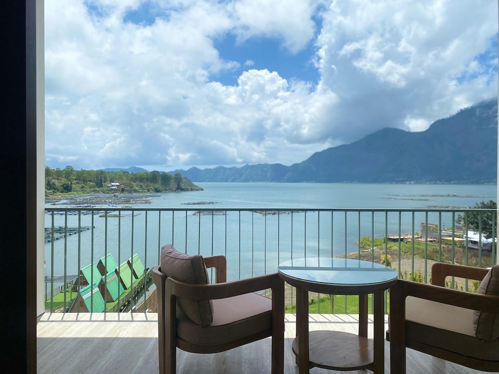 Tribhuwana Padma Lake Resort