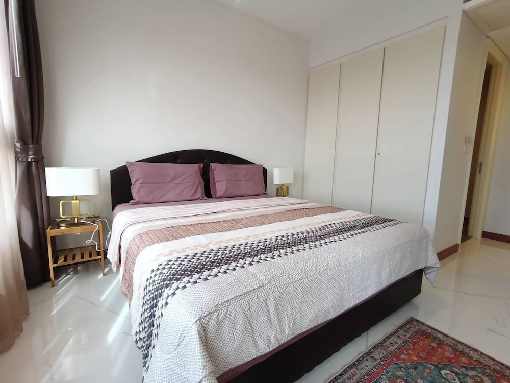 Luxury Large One Bedroom Seaview Serviced Apartment at Wongamat, Pattaya