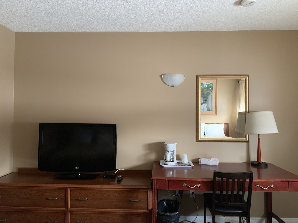 Village Inn & Suites