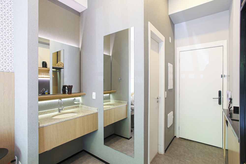 ESD - Studios E-Side By Anora Spaces
