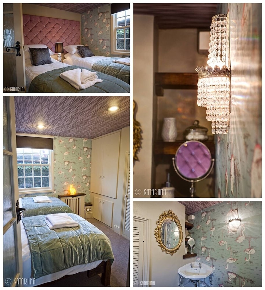 Looking Glass Cottage