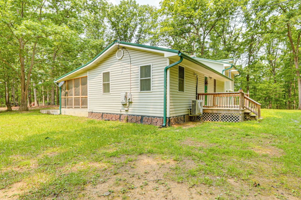 3 Mi to Potomac River: Remote Cabin in Springfield