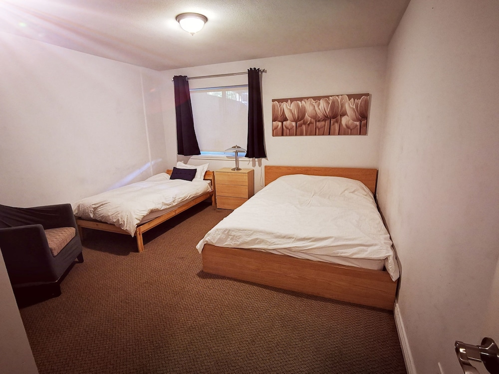 Surrey Vacations - Family Suite - Property Image 24