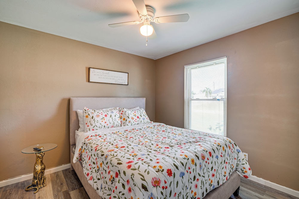 Quiet Neighborhood! Poolside Oasis in Cape Coral