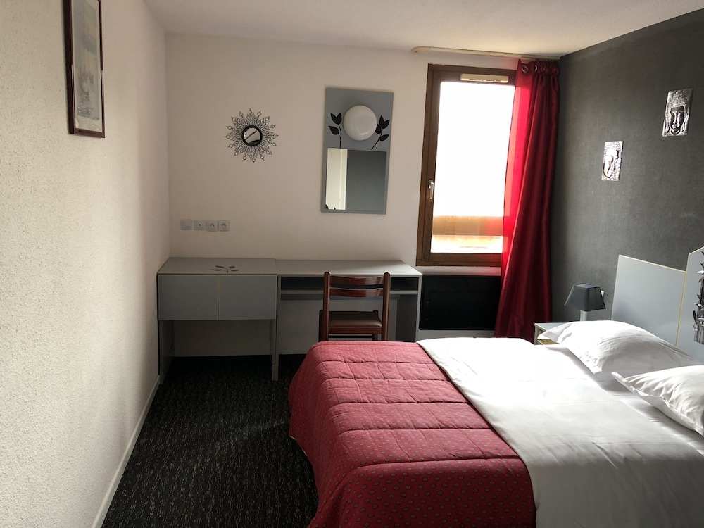 Norton Hotel - Property Image 1