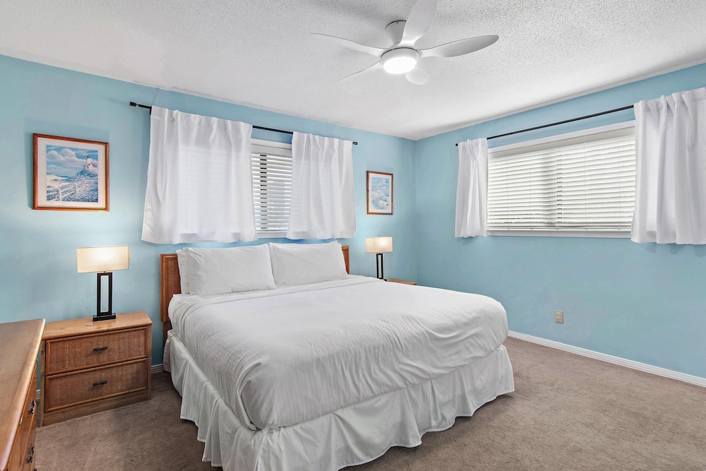 Chateau La Mer II #804- Blue Ocean Getaway