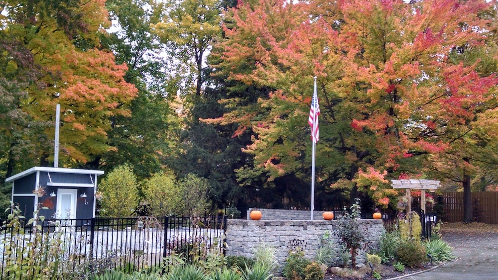 The Saugatuck Retro Resort Motel - Property Image 10