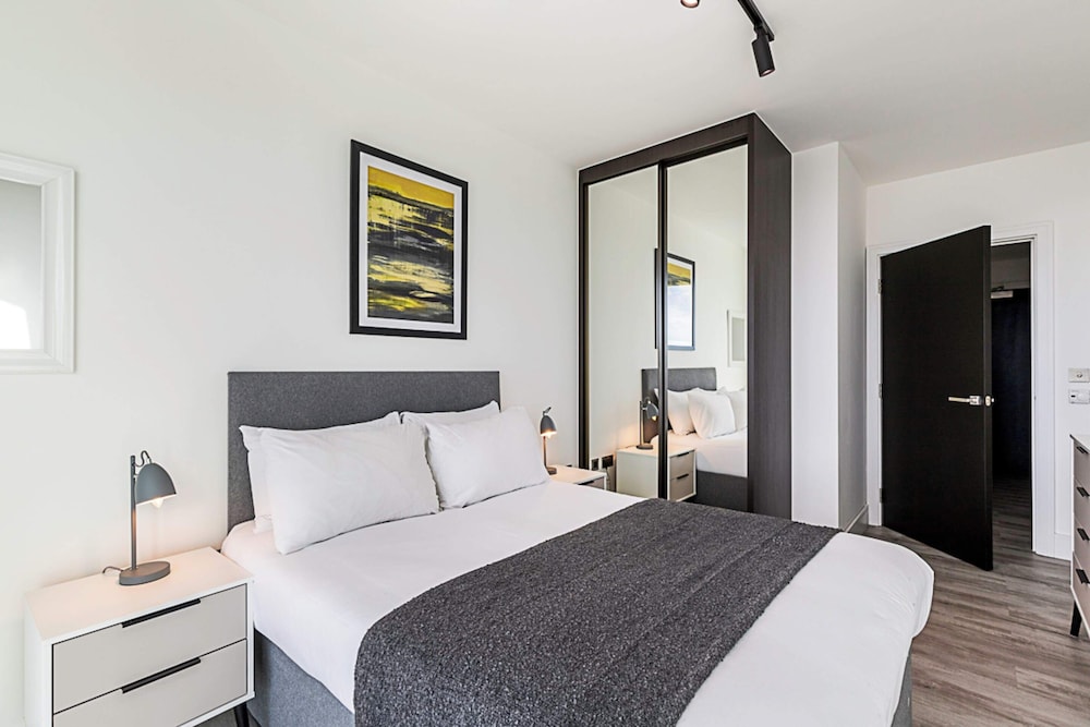 High Rise Apartment in Acton view 5