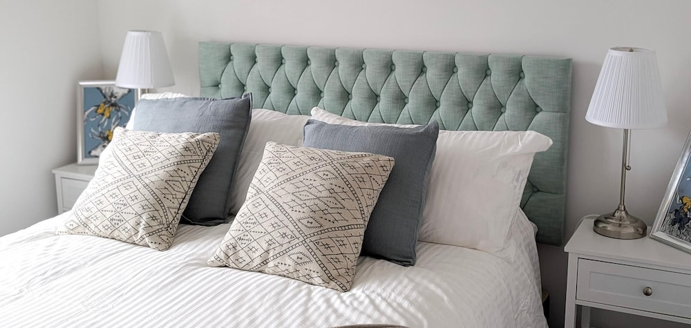 Cotswold Green - Sleeps 5 - Free EV Charge