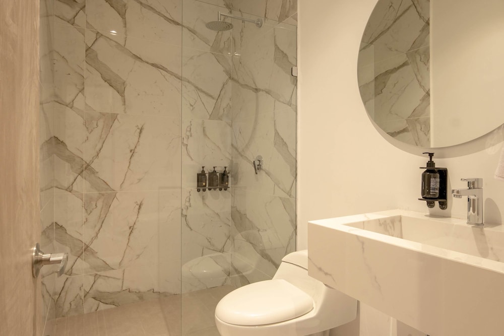 w Elegant 2BR w Majestic Terrace in CTG