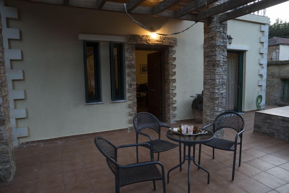 Elia Therissos Maisonettes