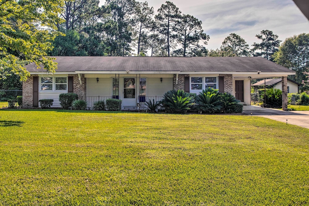 Waycross Vacations - Cozy Waycross House w/ Yard  Screened Patio! - Property Image 1