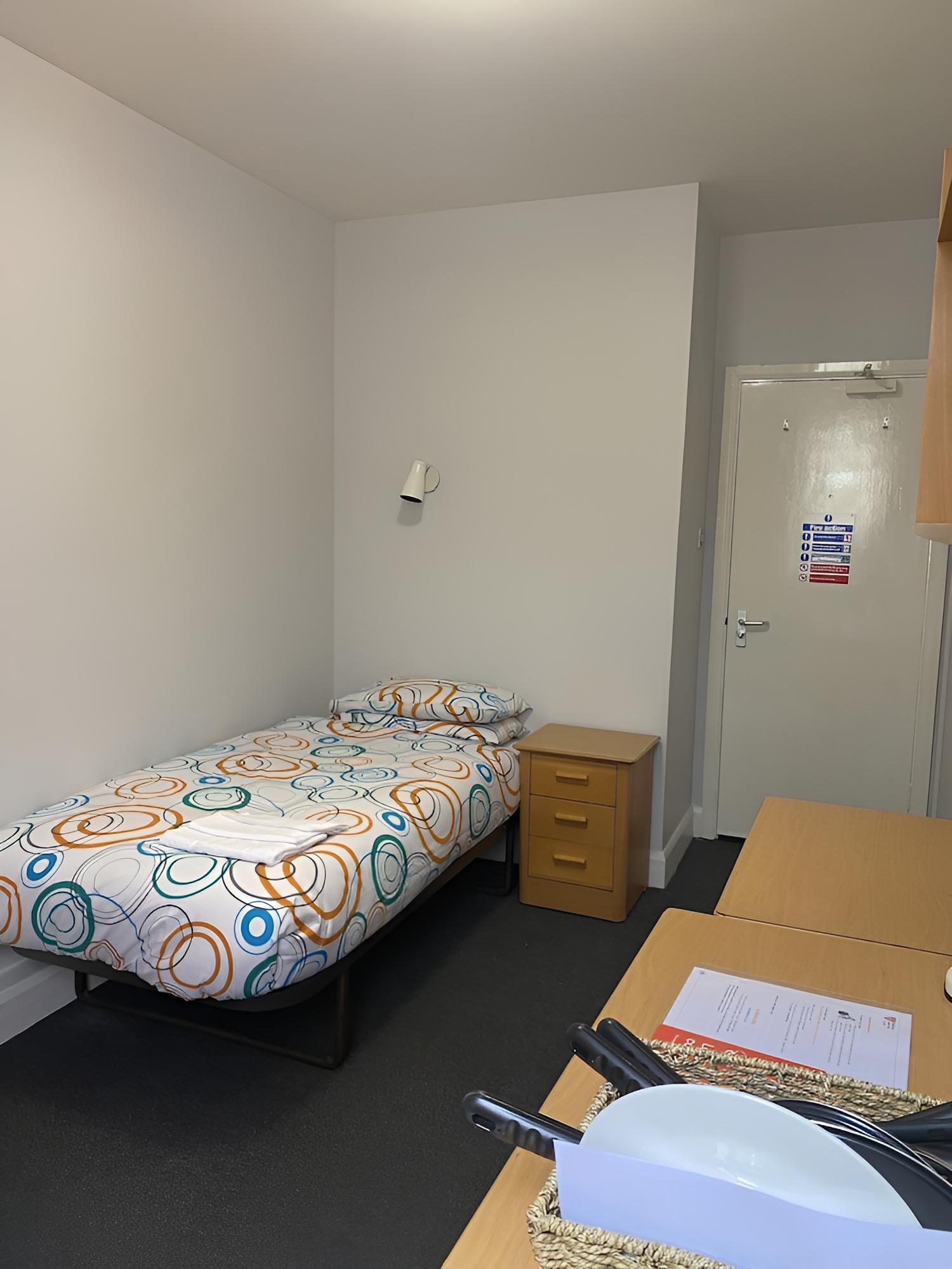 Rooms for Students Only CRICKLEWOOD LANE