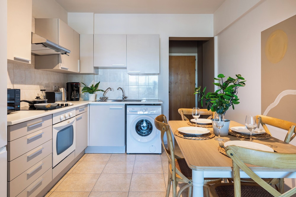 Calina - 3-BR Apt & Pool in Mackenzie