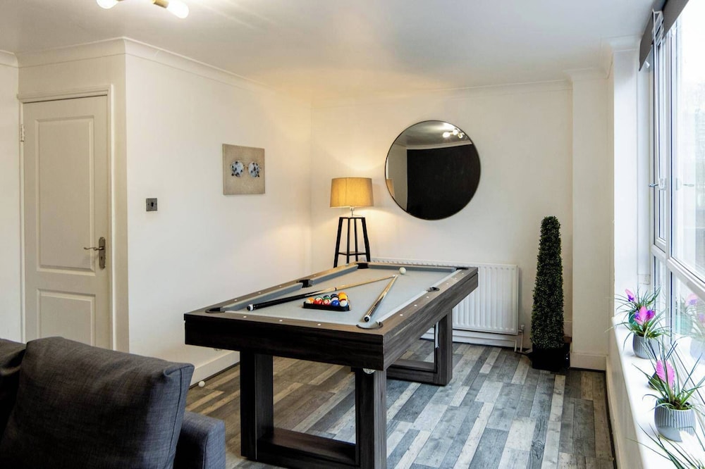 Housesleep14-freep-garden-bbq-patio-pooltable