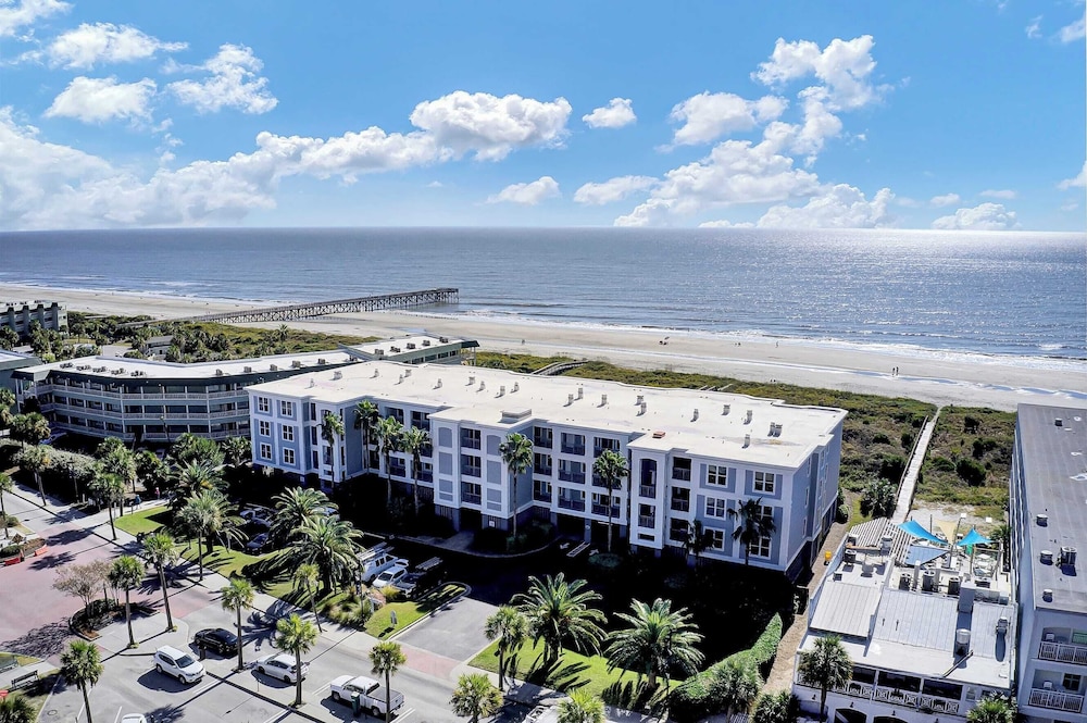 Beachfront 3bdr Condo w/ Pool & Deck Ocean Views Ocean Blvd #102 by Avantstay
