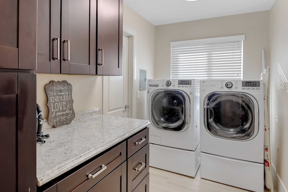 Bordeaux by Avantstay Private Pool, Hot Tub & Game Room Near Temecula