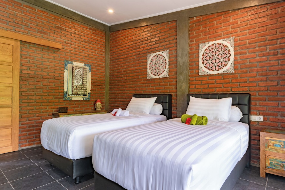 Alamanda Lovina Resort